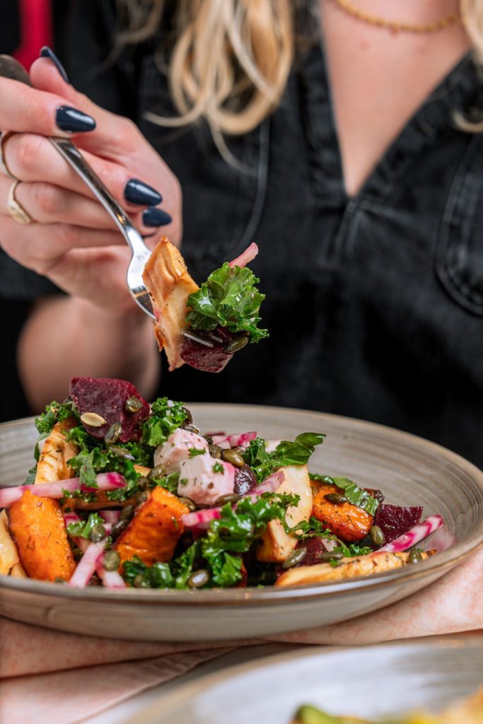 Assiette végétarienne de légumes de saison