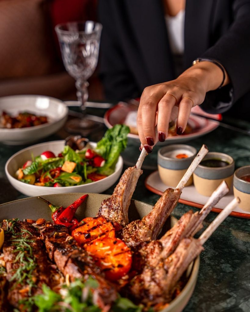 Plat servi pour un repas d'anniversaire