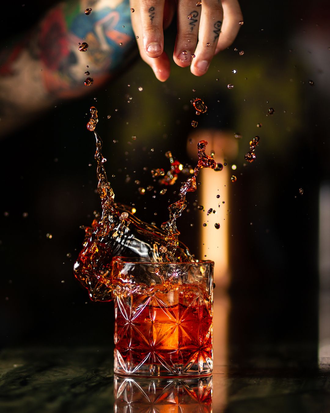 Cocktail signature servi au Two Much à Bordeaux