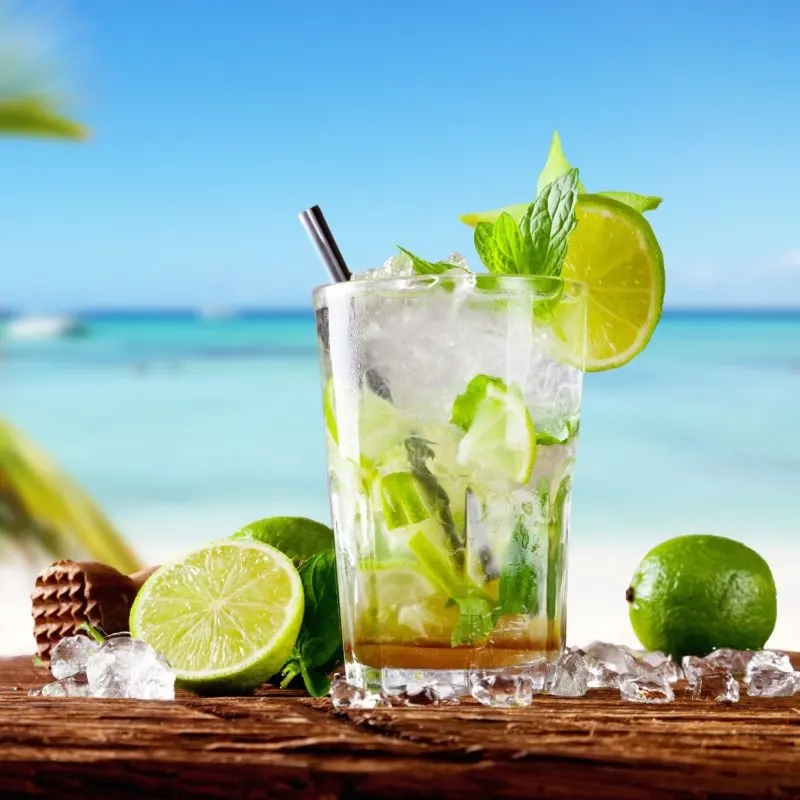 Cocktail mojito au Two Much Café Bordeaux